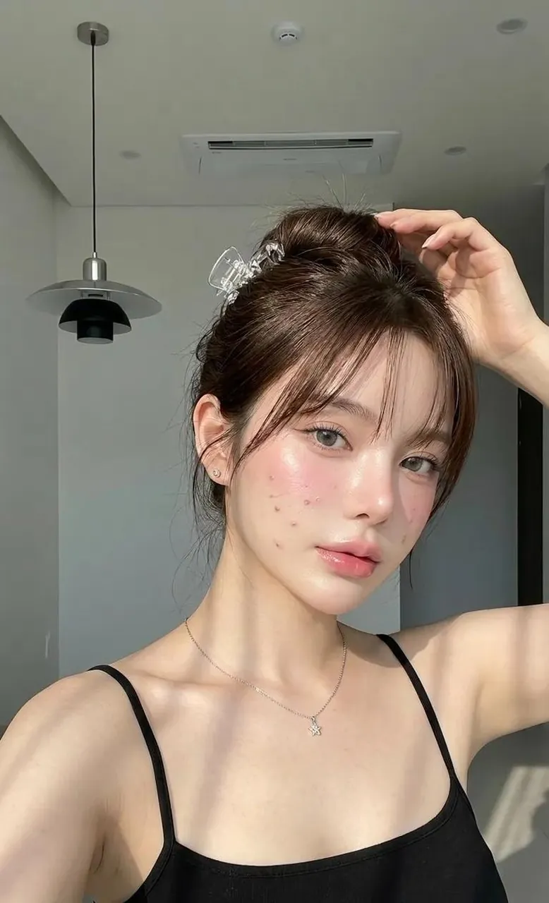Natural Glass Skin Selfie
